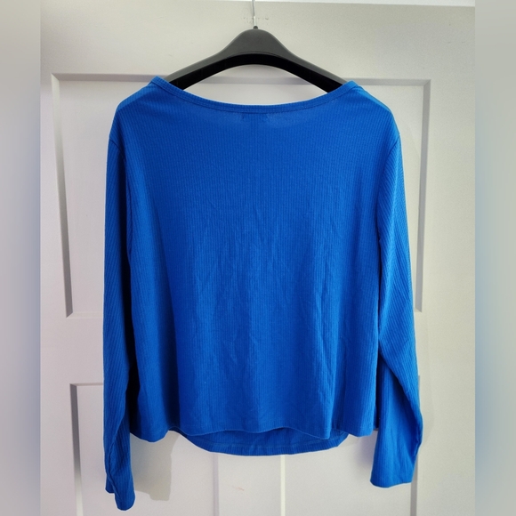 Love, Fire cutout top size 2x. Nwt - Picture 2 of 2